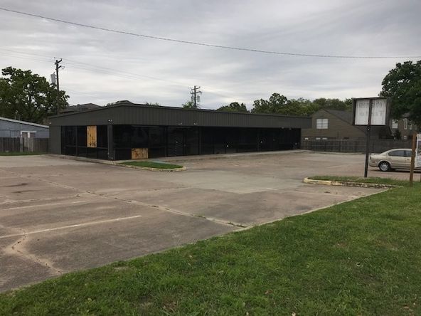 Retail Center | 4405 College Main Street | Bryan, TX: 4405 College Main Street, Bryan, TX 77801